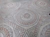 Medusenkopf, Mosaike in der Römervilla von Bignor &ndash; &copy; Michael Krause (Eberhardt TRAVEL)
