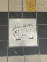 Handabdruck von Catherin Deneuve &ndash; &copy; Sabine Möllering-Stork (Eberhardt TRAVEL)