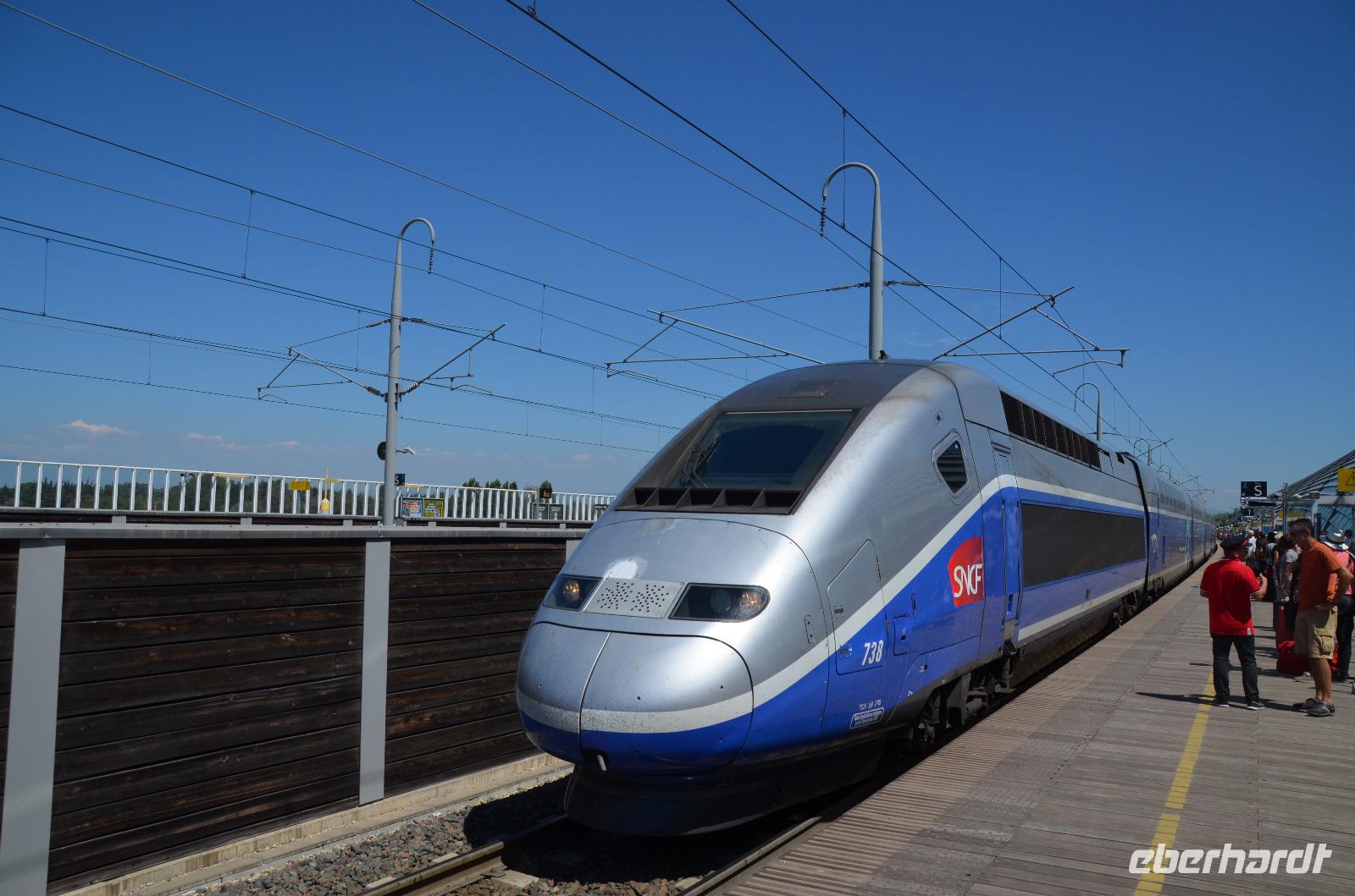 376 Avignon, Fahrt mit dem TGV nach Lyon &ndash; &copy; Konrad Füssel (Eberhardt TRAVEL)