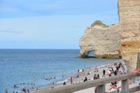 Strand und Felsen von Étretat &ndash; &copy; Gina Egenolf (Eberhardt TRAVEL)