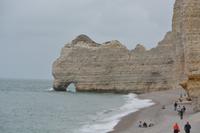 Blicke in Etretat &ndash; &copy; Gina Egenolf (Eberhardt TRAVEL)