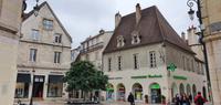 Uralte Apotheke am Place Jean Marce &ndash; &copy; Peter Rudolph (Eberhardt TRAVEL)