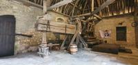 Clos de Vougeot. Mittelalterliche Weinpresse &ndash; &copy; Peter Rudolph (Eberhardt TRAVEL)