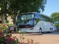 Wir mit Bus in Evian &ndash; &copy; Hartwig Köllner (Eberhardt TRAVEL)