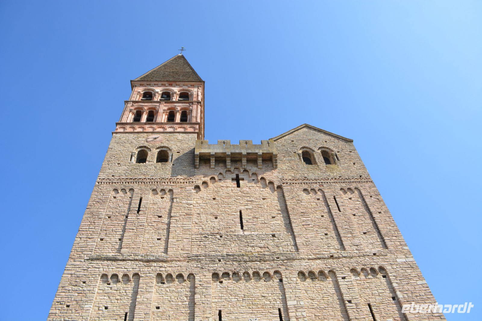 Westfassade von St.Philibert &ndash; &copy; Gina Egenolf (Eberhardt TRAVEL)