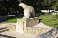 Eisbärenstatue im Jardin Darcy in Dijon &ndash; &copy; Gina Egenolf (Eberhardt TRAVEL)