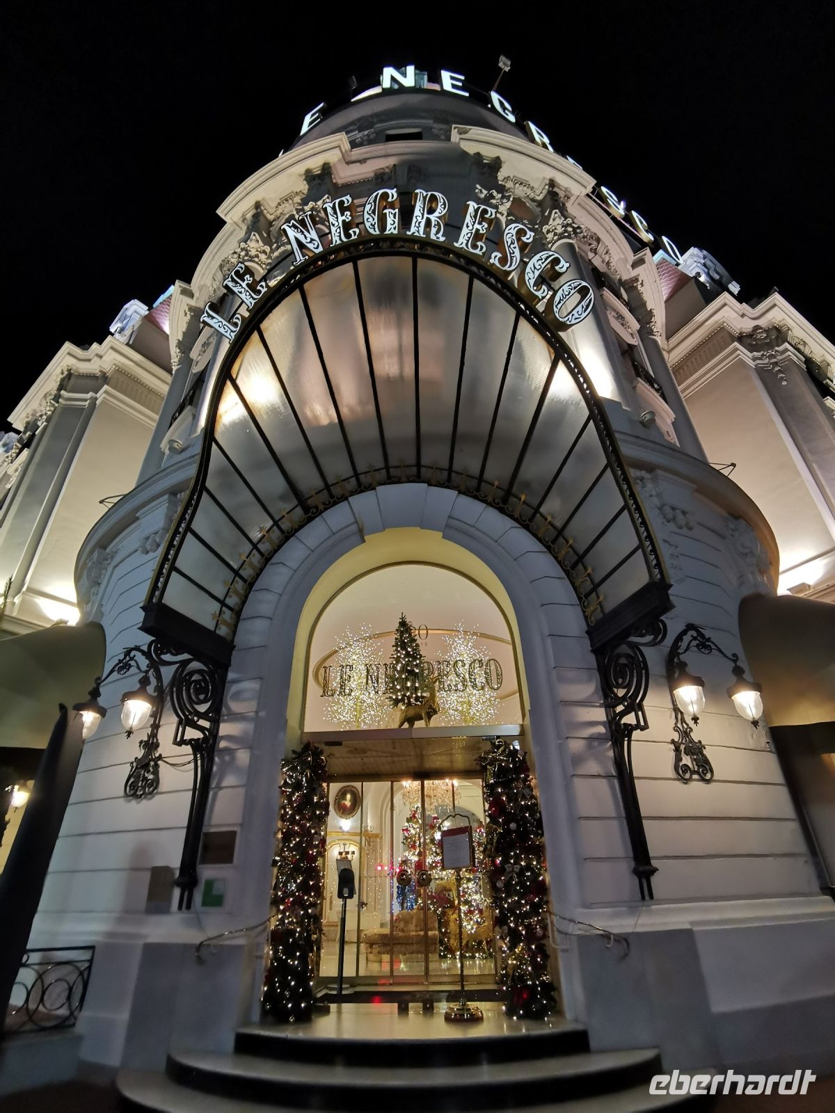 Tag 3 Nachtspaziergang an der Promenade  Il Negresco   &ndash; &copy; Gabriele Sauer (Eberhardt TRAVEL)