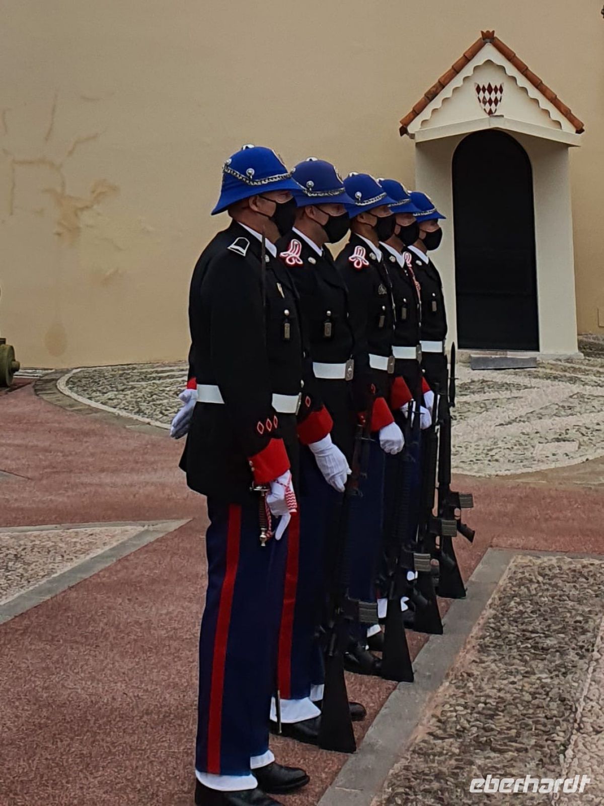 Tag 4 Besuch im Fürstentum Monaco, Wachablösung  &ndash; &copy; Gabriele Sauer (Eberhardt TRAVEL)
