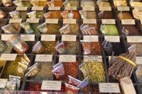 Tag 2 Gewürze auf dem Markt von Nizza   &ndash; &copy; Gabriele Sauer (Eberhardt TRAVEL)