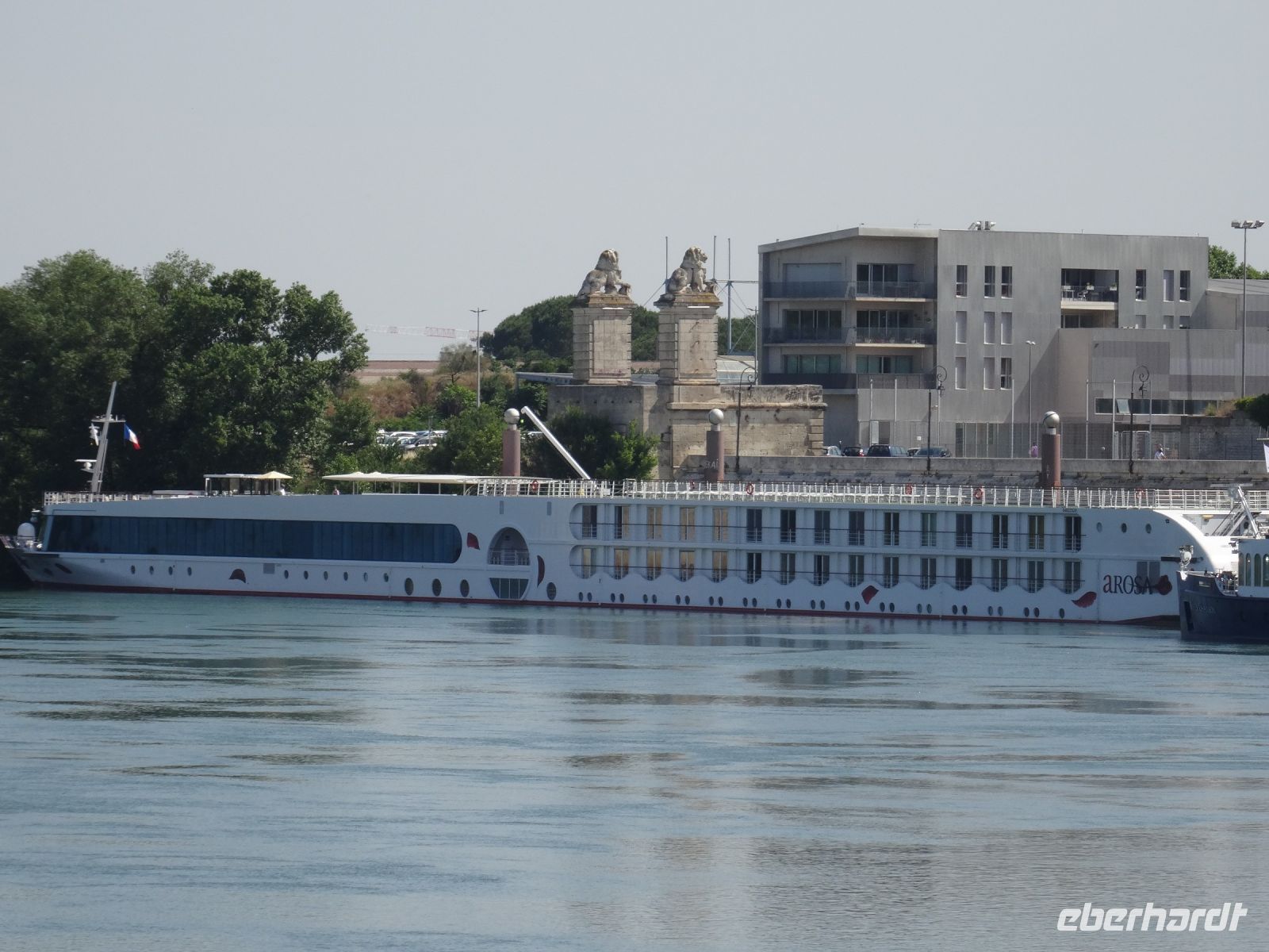 Arles - Blick auf die A-ROSA LUNA &ndash; &copy; Hans-Joachim Trutz (Eberhardt TRAVEL)