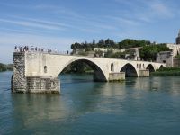 Vorbeifahrt an der berühmten Brücke von Avignon - Pont Saint Benezet &ndash; &copy; Hans-Joachim Trutz (Eberhardt TRAVEL)