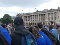 Jung und Alt sind dabei und feuern die Läufer an &ndash; &copy; Gina Egenolf (Eberhardt TRAVEL)
