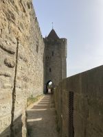Frankreich - Rundreise Okzitanien: Carcassonne - Wehrgang &ndash; &copy; Ekkehard Villing (Eberhardt TRAVEL)