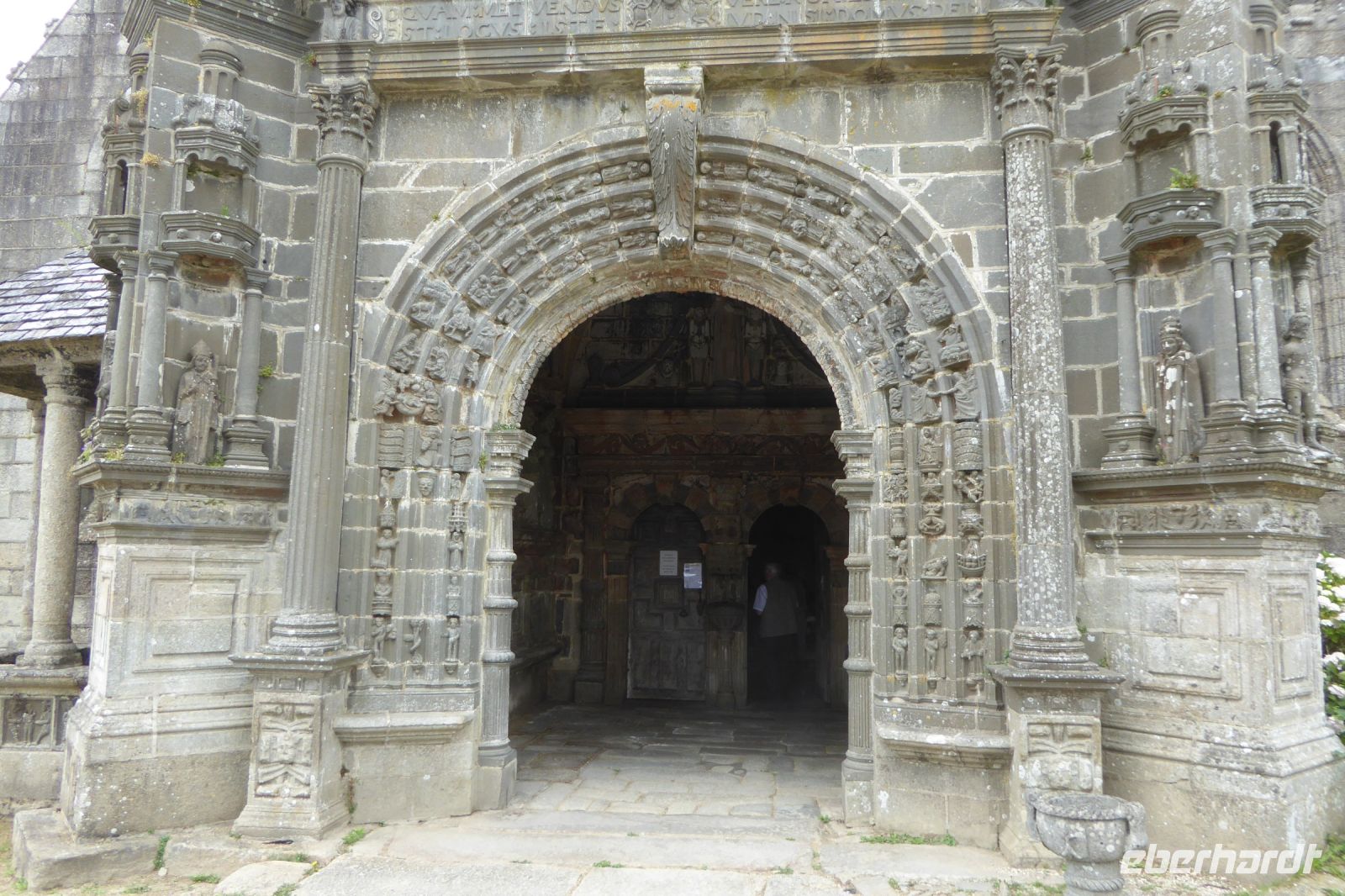 Tag 6 23.06.2022 Guimilliau, Portal &ndash; &copy; Gabriele Sauer (Eberhardt TRAVEL)