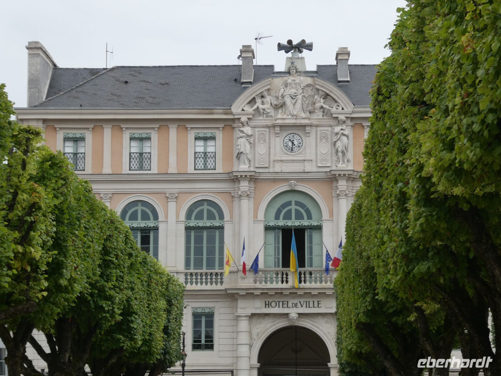 Rathaus von Pau &ndash; &copy; Gina Egenolf (Eberhardt TRAVEL)