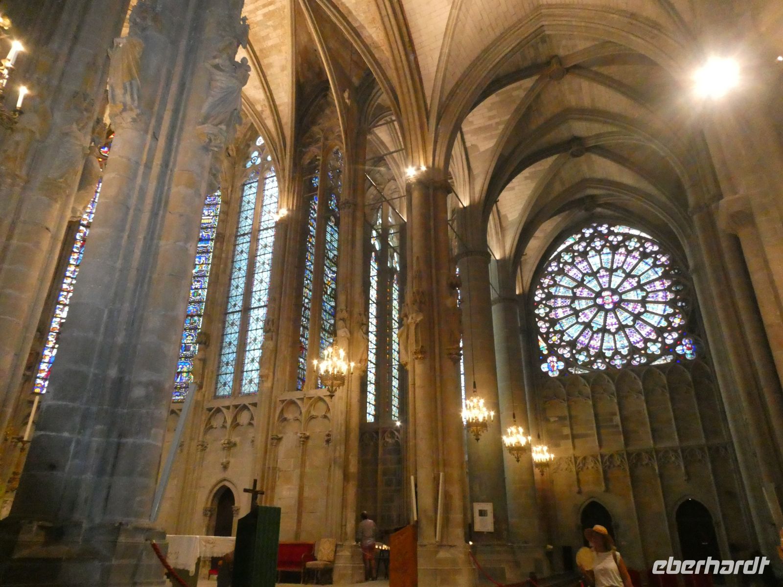 in der Basilika St.Nazaire in Carcassonne &ndash; &copy; Gina Egenolf (Eberhardt TRAVEL)