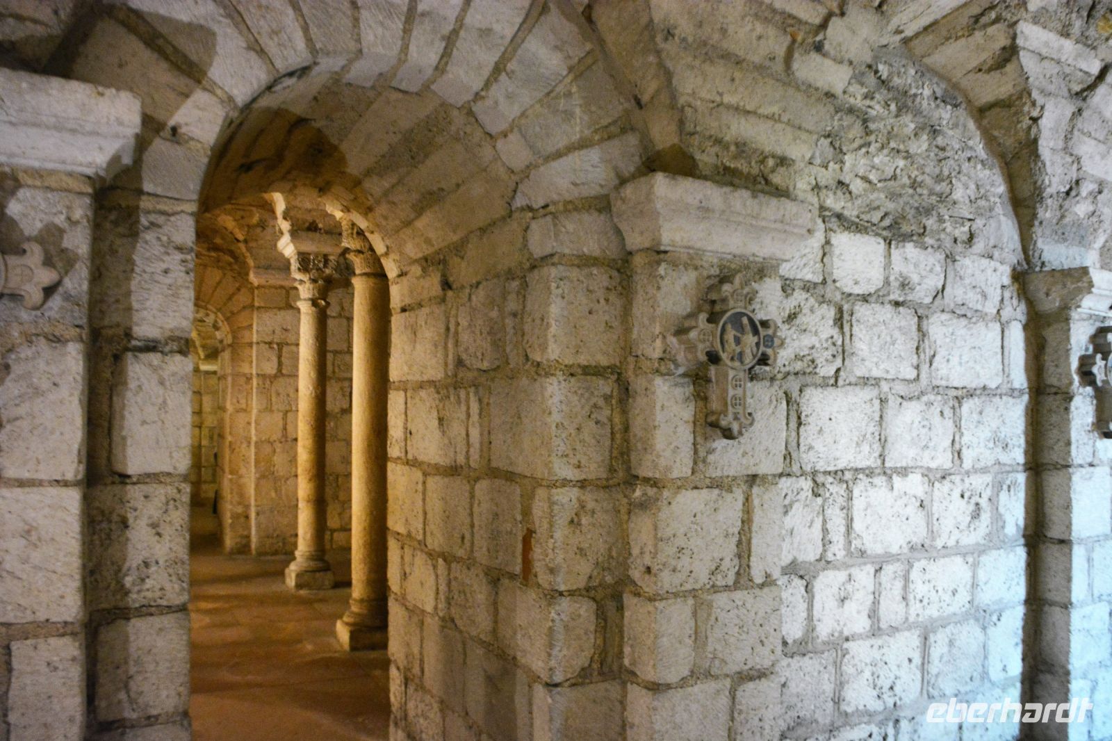 Krypta von St.Philibert &ndash; &copy; Gina Egenolf (Eberhardt TRAVEL)