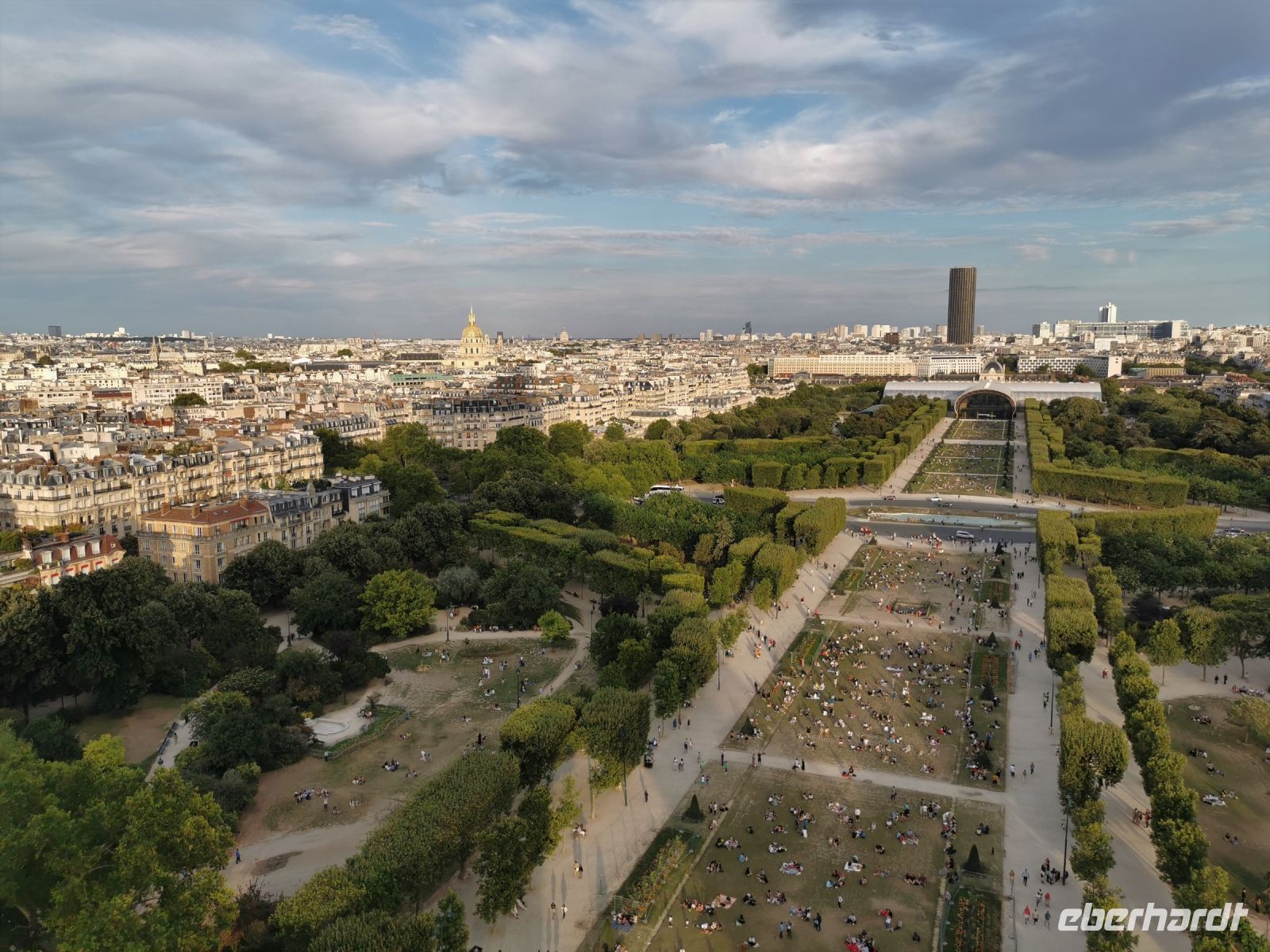 Paris Petit Tag 5 27.07.2022 Vue d´en haut: Champ de Mars &ndash; &copy; Gabriele Sauer (Eberhardt TRAVEL)