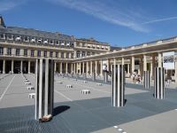Paris Petit Tag 2 25.07.2022 Kunstwerk von Daniel Buren im Palais Royal &ndash; &copy; Gabriele Sauer (Eberhardt TRAVEL)