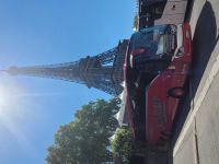 unser Bus am Eifelturm &ndash; &copy; Steffi Zimmermann (Eberhardt TRAVEL)