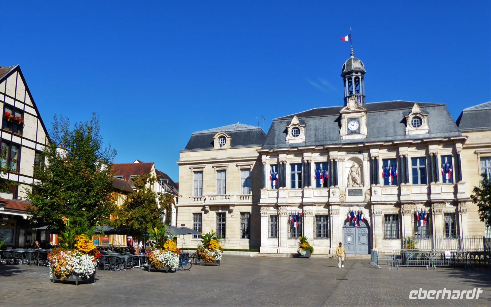 Tag 2 07.08.2022 Troyes, Rathaus &ndash; &copy; Gabriele Sauer (Eberhardt TRAVEL)