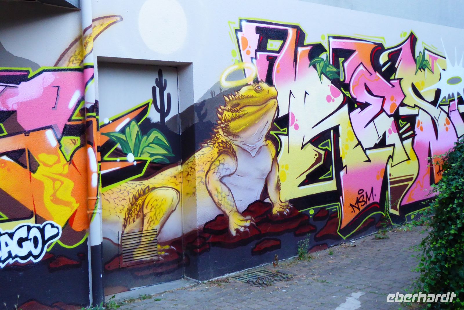 Tag 2 07.08.2022 Vannes, Graffiti am Hotel &ndash; &copy; Gabriele Sauer (Eberhardt TRAVEL)