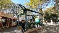 Spaziergang im Montmartre Viertel - Metrostation Abbesses (Tiefste Metrostation von Paris - 36 Meter tief) - Überdachung im Art Nouveau Stil &ndash; &copy; Martin Büchner (Eberhardt TRAVEL)