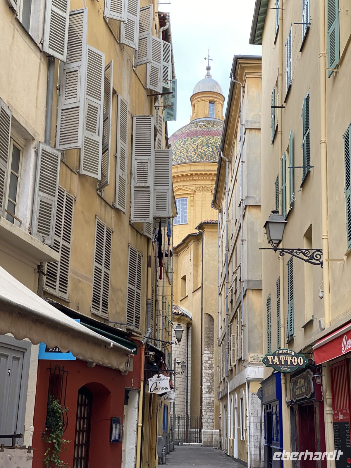 Blick in die Gassen Nizzas.JPEG &ndash; &copy; Anne Fohlert (Eberhardt TRAVEL)