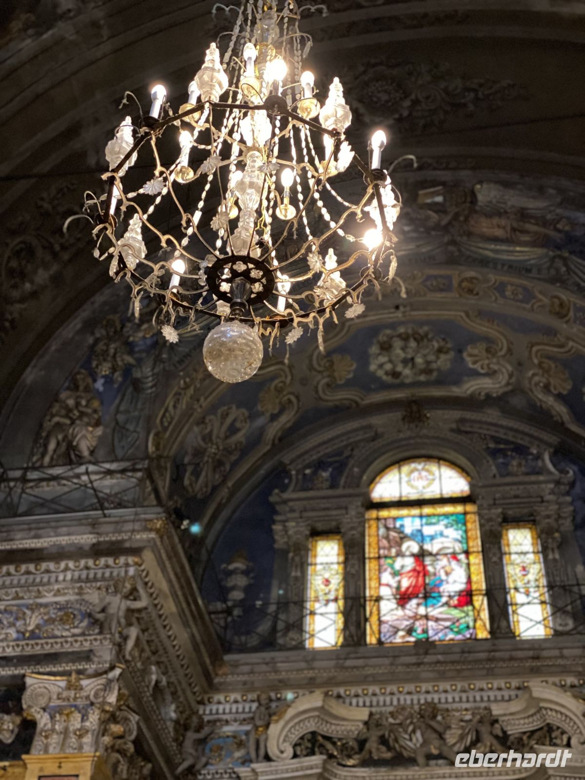 Blick ins innere der ältesten Kirche Nizzas .JPEG &ndash; &copy; Anne Fohlert (Eberhardt TRAVEL)