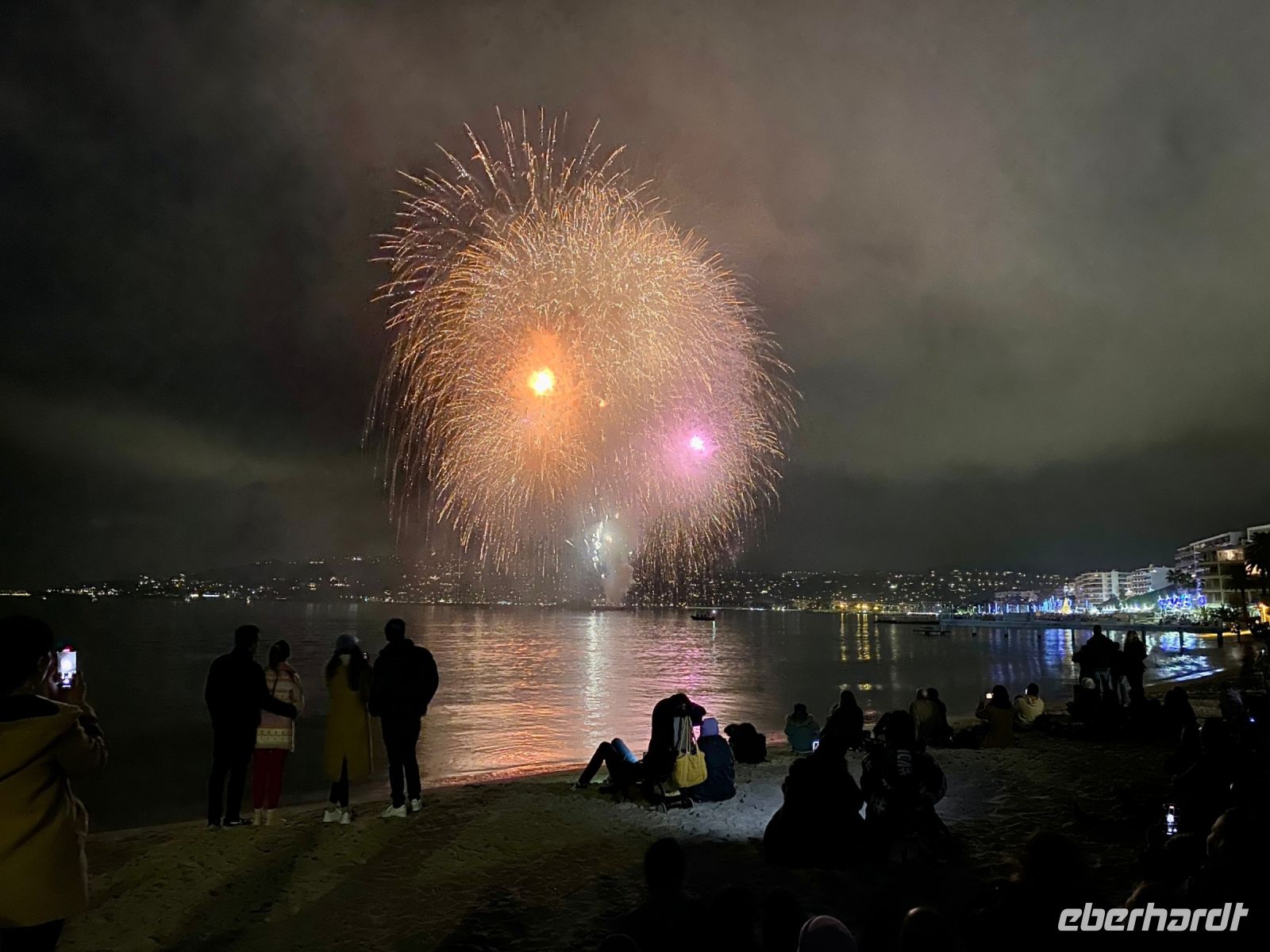 Feuerwerk in Juan-les-Pins.JPG &ndash; &copy; Anne Fohlert (Eberhardt TRAVEL)