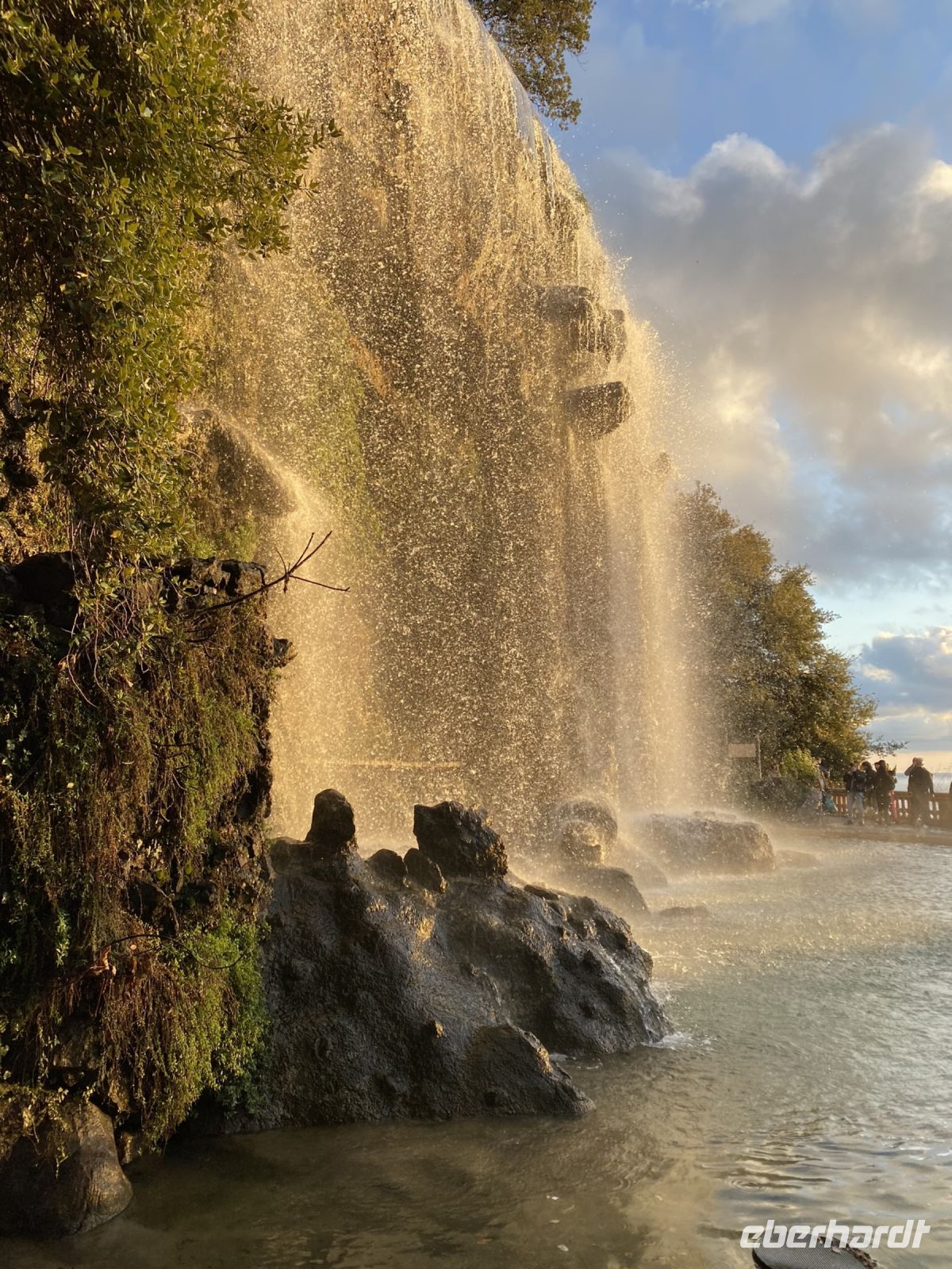 künstlicher Wasserfall Parc de la Collini.JPEG &ndash; &copy; Anne Fohlert (Eberhardt TRAVEL)