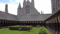 07-4_Mont-Saint-Michel_Kreuzgang..JPG &ndash; &copy; Birgit Janosch (Eberhardt TRAVEL)