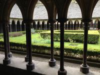 07-5_Mont-Saint-Michel_Kreuzgang..JPG &ndash; &copy; Birgit Janosch (Eberhardt TRAVEL)