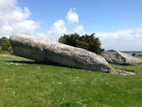 10-8_Menhir Brisé bei Loqumariaquer.JPG &ndash; &copy; Birgit Janosch (Eberhardt TRAVEL)