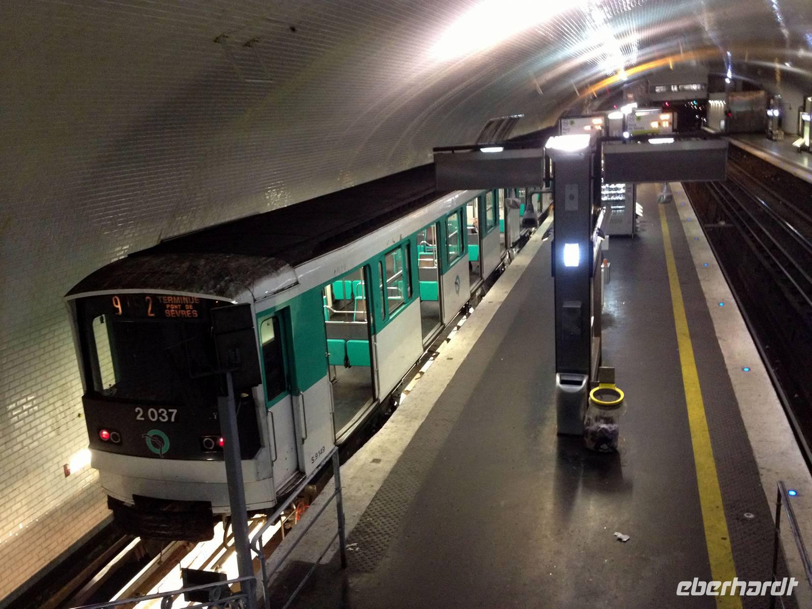 Metro &ndash; &copy; Martin Büchner (Eberhardt TRAVEL)