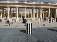 Tag 2 07.04.2023 Entdeckerspaziergang, Palais Royal, Colonnes de Buren, Daniel Buren, 1985 &ndash; &copy; Gabriele Sauer (Eberhardt TRAVEL)