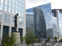 Tag 2 07.04.2023 Entdeckerspaziergang, La Défense, Der Koloss, Igor Mitoraj, 1999  &ndash; &copy; Gabriele Sauer (Eberhardt TRAVEL)
