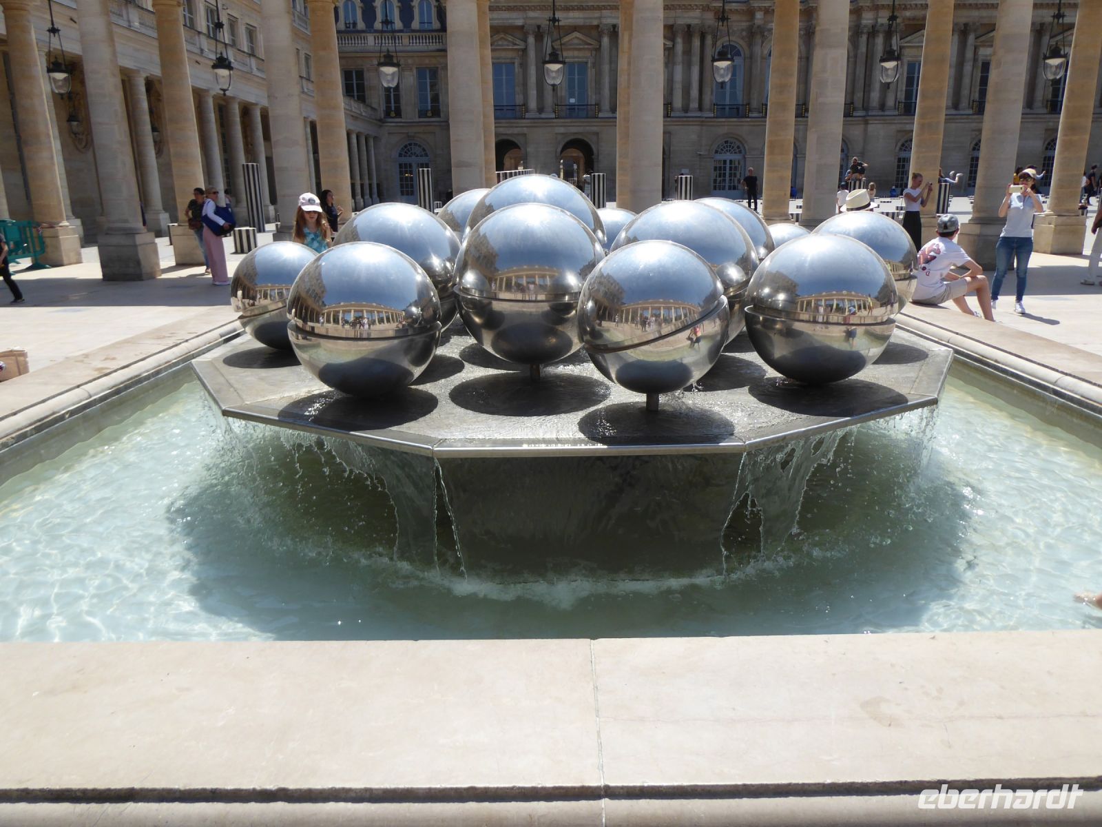 Tag 3 29.05.2023 Entdeckertour, Brunnen im Palais Royal &ndash; &copy; Gabriele Sauer (Eberhardt TRAVEL)