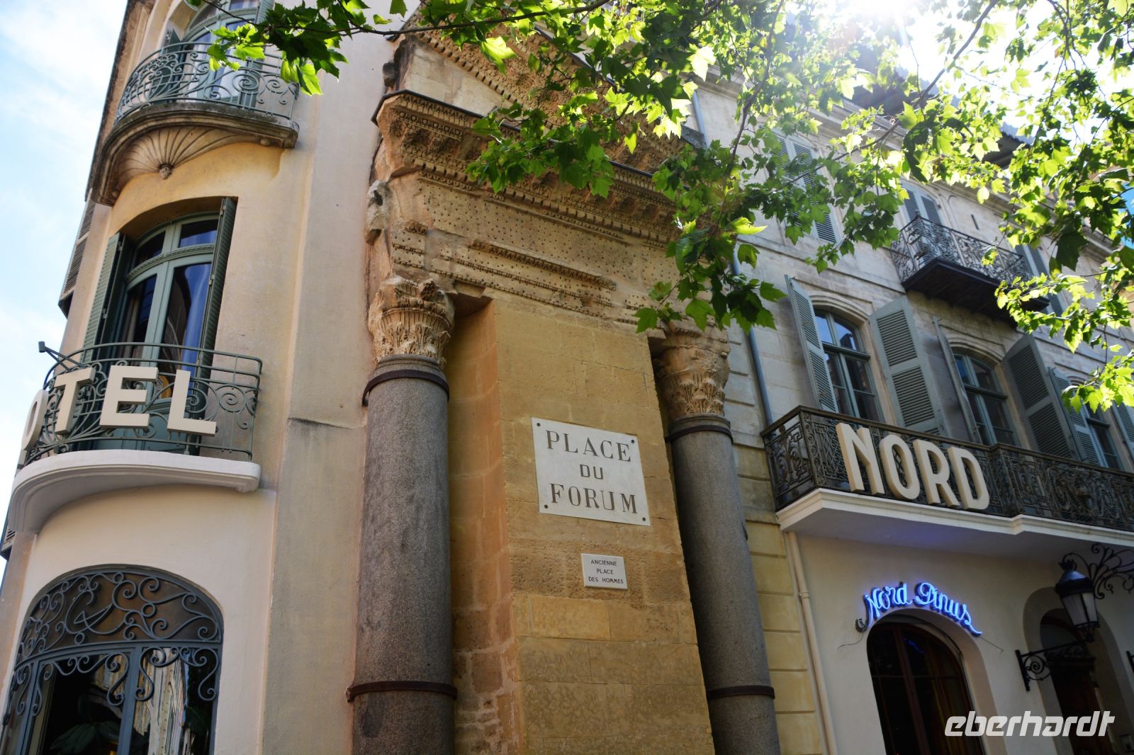 Place du Forum Arles &ndash; &copy; Gina Egenolf (Eberhardt TRAVEL)