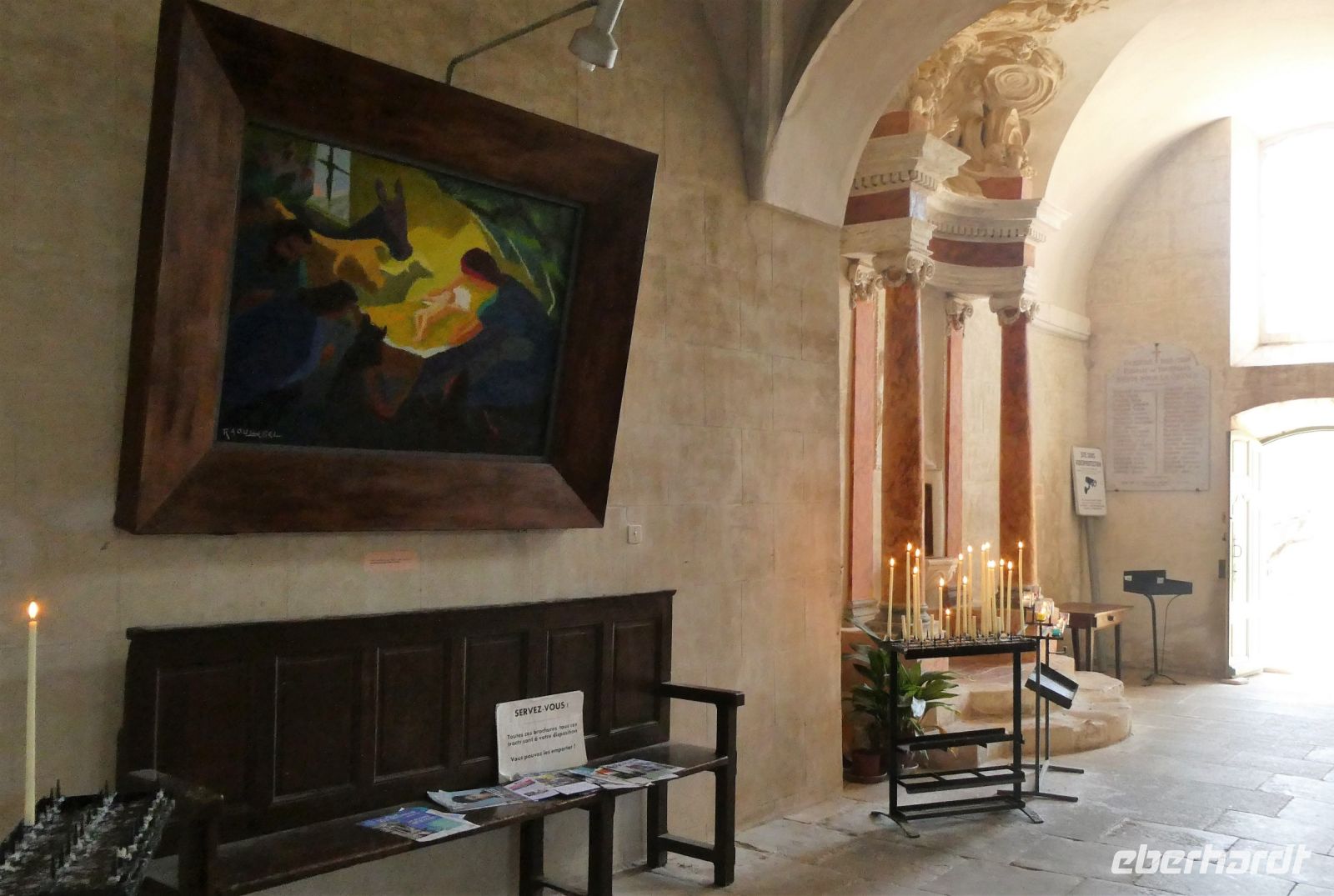 in der Kirche St.Michel in Roussillon &ndash; &copy; Gina Egenolf (Eberhardt TRAVEL)