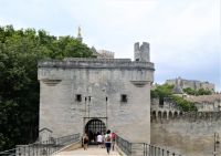 auf der Pont Saint Benezet in Avignon &ndash; &copy; Gina Egenolf (Eberhardt TRAVEL)