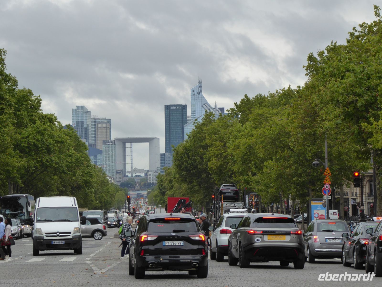 Tag 4 Blick nach La Défense &ndash; &copy; Gabriele Sauer (Eberhardt TRAVEL)