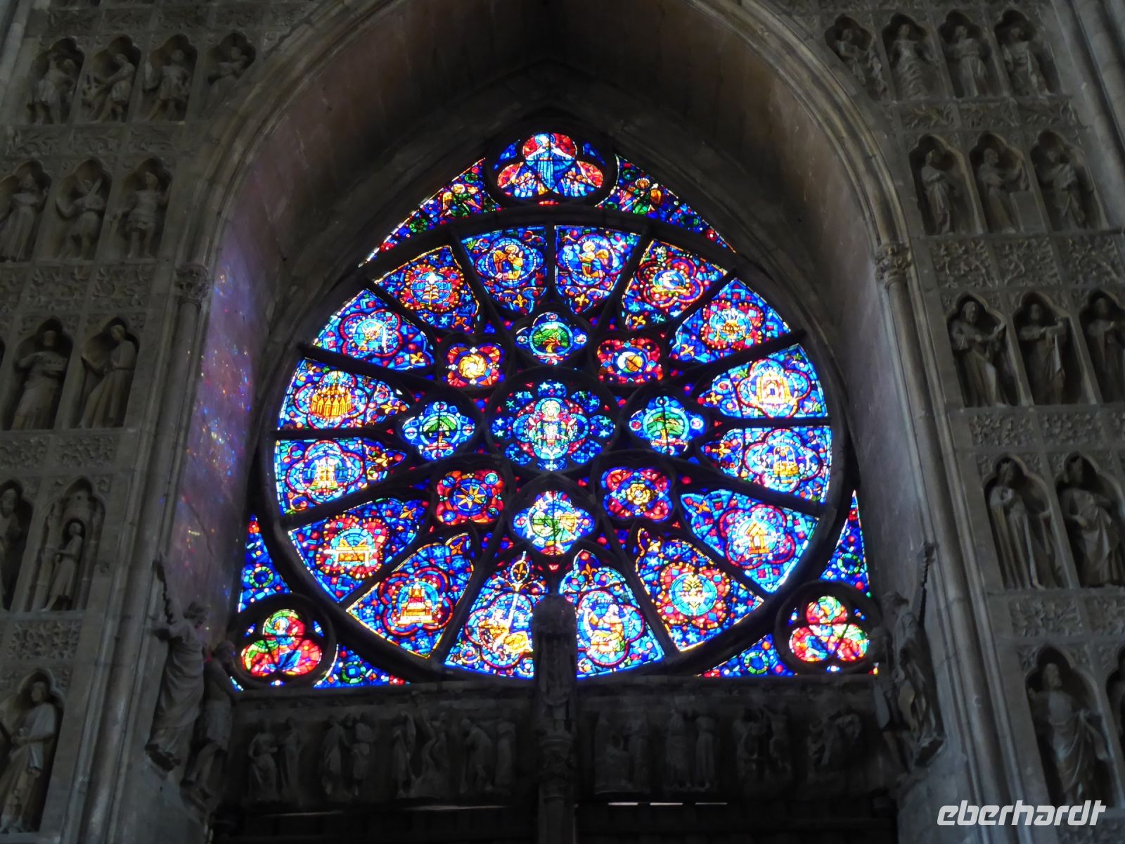 Tag 10 14.08.2023 Stadtrundgang Reims, Kathedrale, Rosette &ndash; &copy; Gabriele Sauer (Eberhardt TRAVEL)