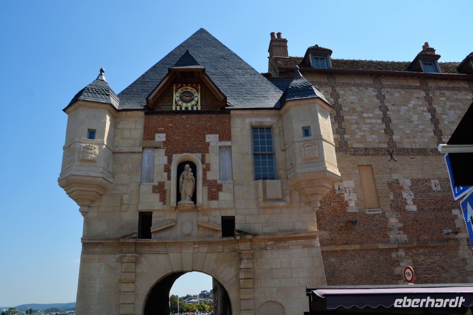 Capitainerie in Honfleur &ndash; &copy; Gina Egenolf (Eberhardt TRAVEL)