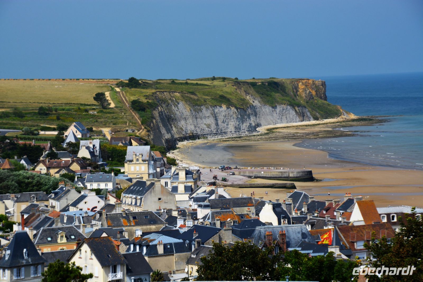 Blick auf Arromanches &ndash; &copy; Gina Egenolf (Eberhardt TRAVEL)