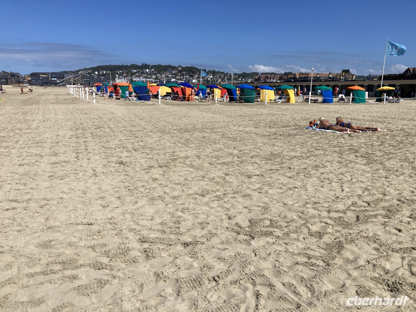 besonderen Sonnenschirme von Deauville &ndash; &copy; Roswitha Zytowski (Eberhardt TRAVEL)