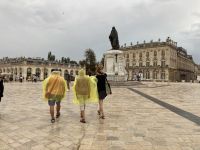 Zwei tapfere Reisegäste trotzen dem Regen! &ndash; &copy; Roswitha Zytowski (Eberhardt TRAVEL)