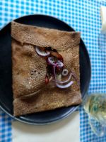 Bretonisches Abendessen: Galletes &ndash; &copy; Dieter Braune (Eberhardt TRAVEL)