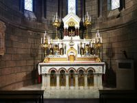 Tag 3 25.01.2024  Monaco. Kathedrale, Altar &ndash; &copy; Gabriele Sauer (Eberhardt TRAVEL)