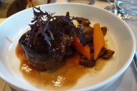 Tag 4 31.03.2024, Hauptgericht Boeuf bourguignon &ndash; &copy; Gabriele Sauer (Eberhardt TRAVEL)